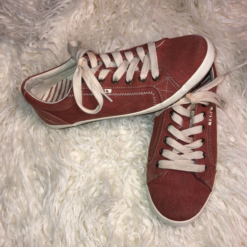 Täōs terra-cotta wash sneakers size 8.5